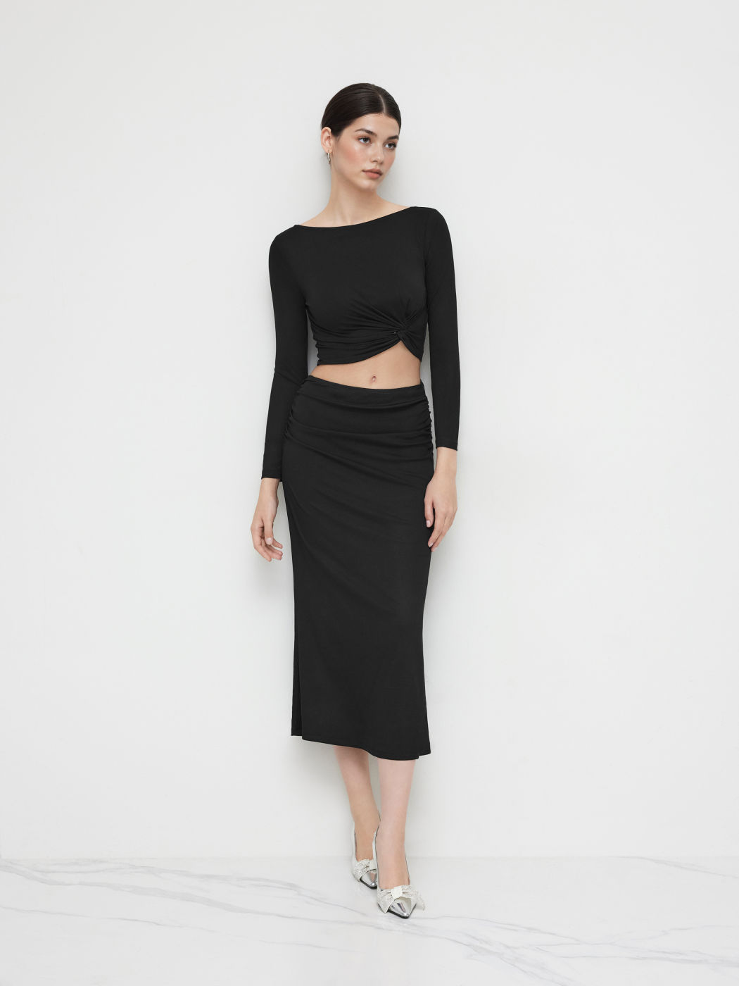 Bootsausschnitt Solid Twist Langarm Crop Top & Mid Rise Solid Rüschen Maxirock