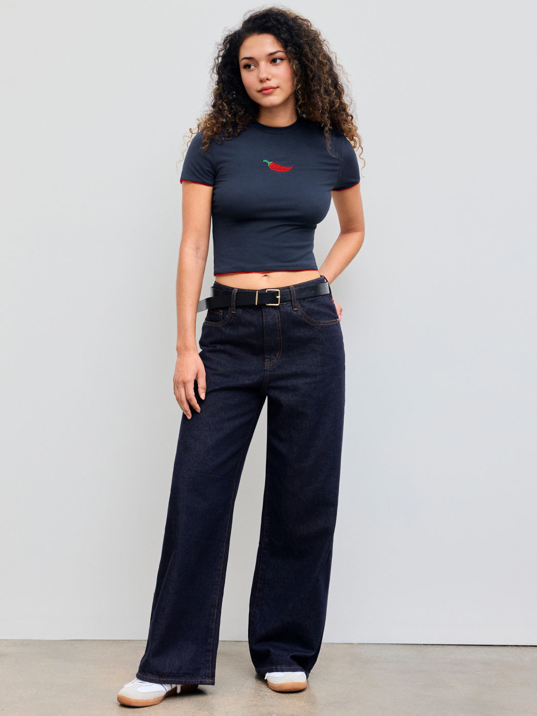 Round Neckline Pepper Embroidery Contrasting Binding Short Sleeve Tee