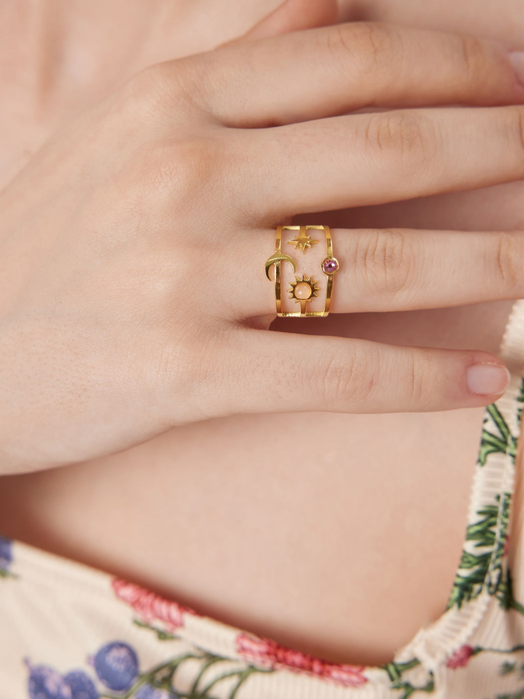 ANELLO APERTO SOLE E LUNA IN ACCIAIO INOSSIDABILE CON STRASS