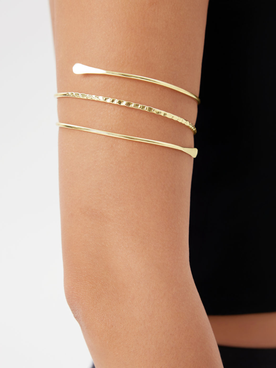 MULTI-LAYERED SPIRAL TEXTURED METALLIC ARM CUFF