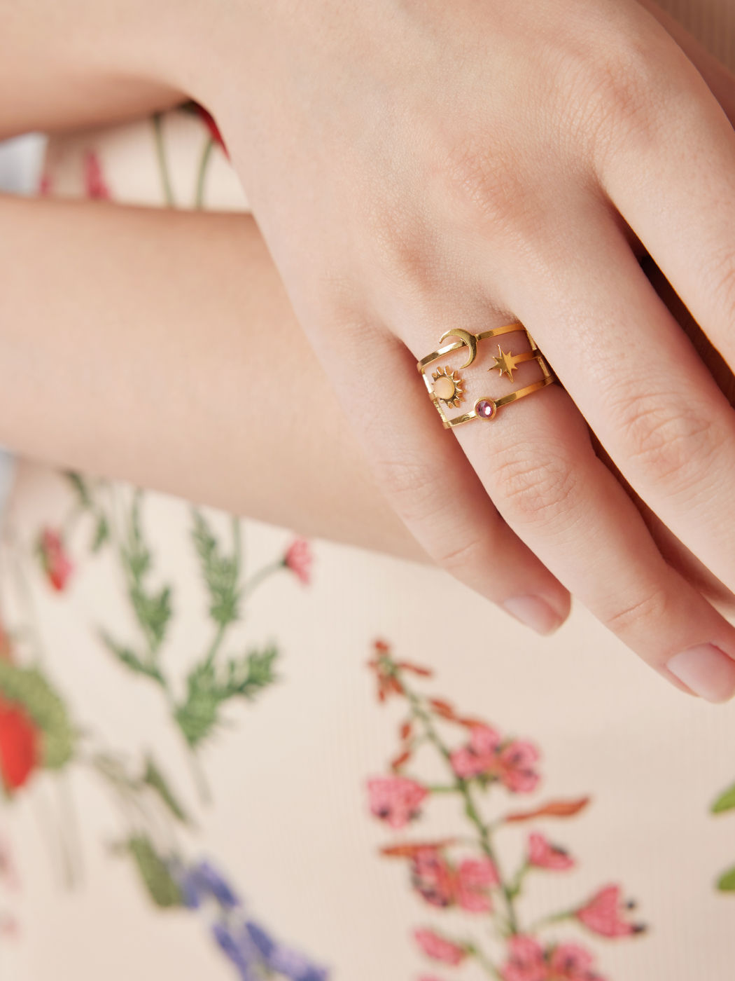 ANELLO APERTO SOLE E LUNA IN ACCIAIO INOSSIDABILE CON STRASS