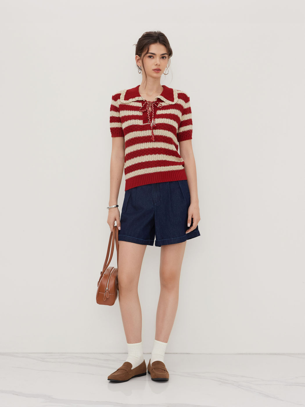 Top oversize in maglia a righe con lacci e polo