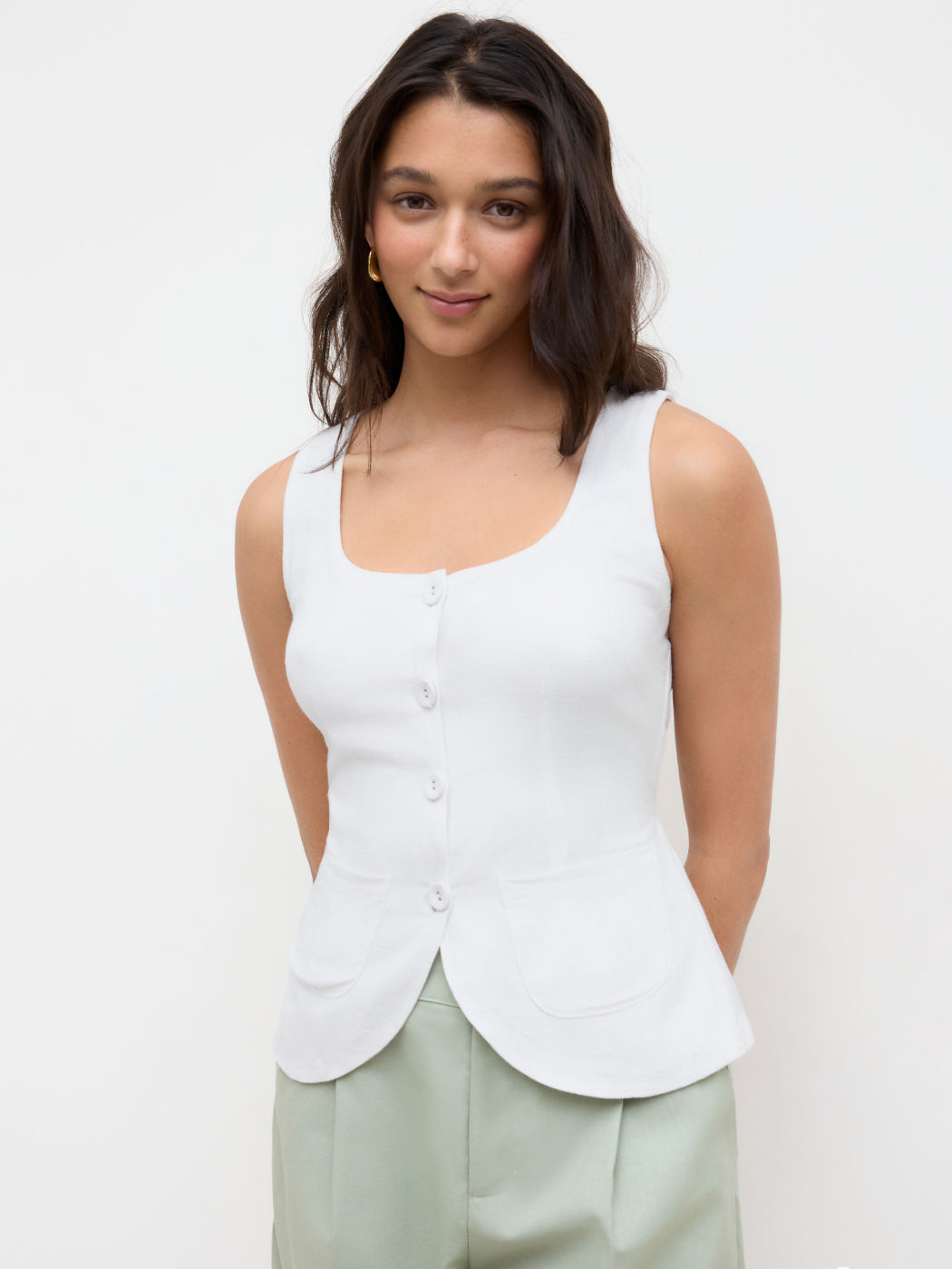 Gilet blazer annodato con scollo quadrato e abbottonatura in misto lino