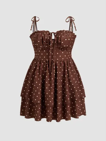 Robe courte en tissu floral avec volants, nœud et empilement Curve & Plus