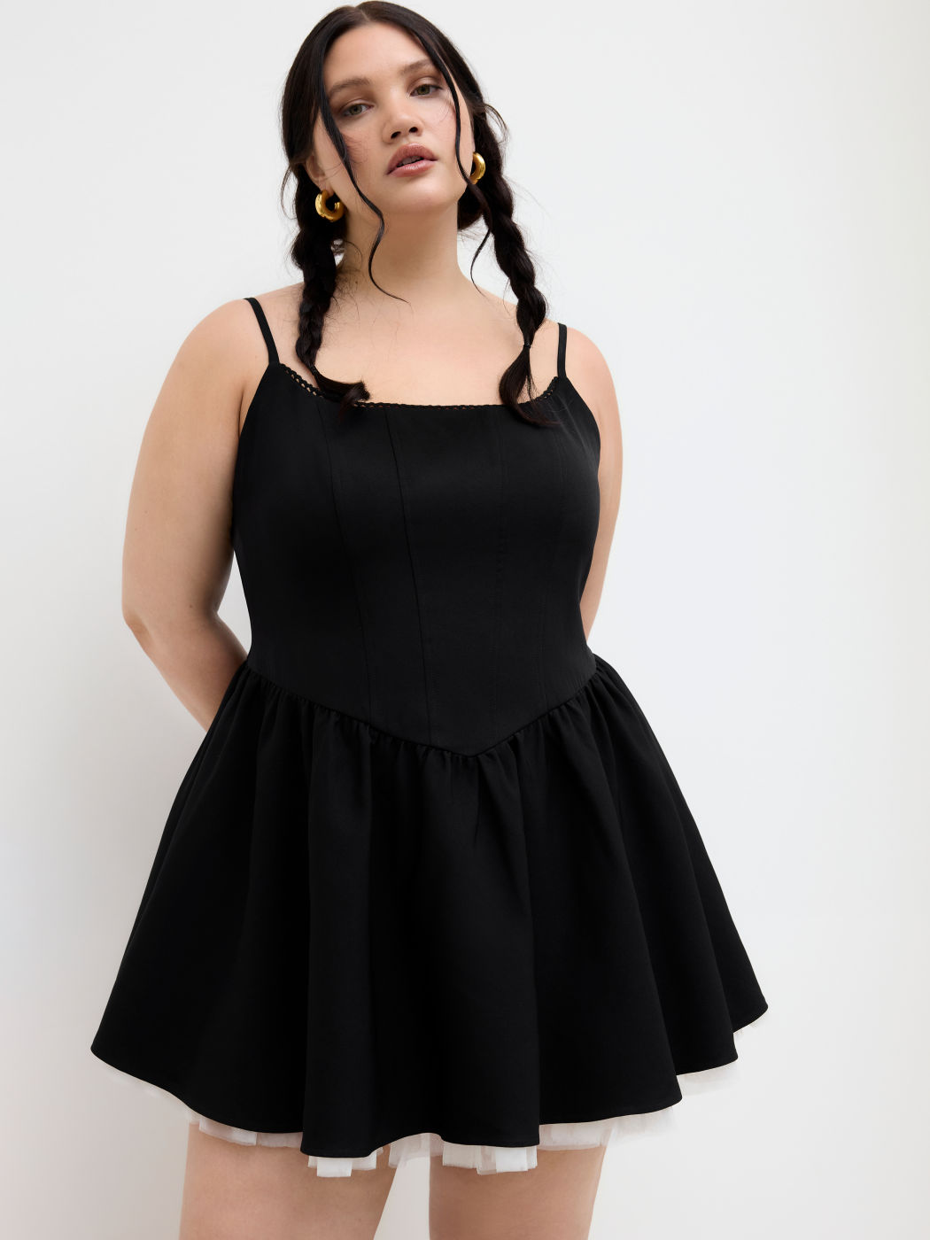 Quadratischer Hals mit Schleife und Rüschen, geschichtetes Mini-Kleid