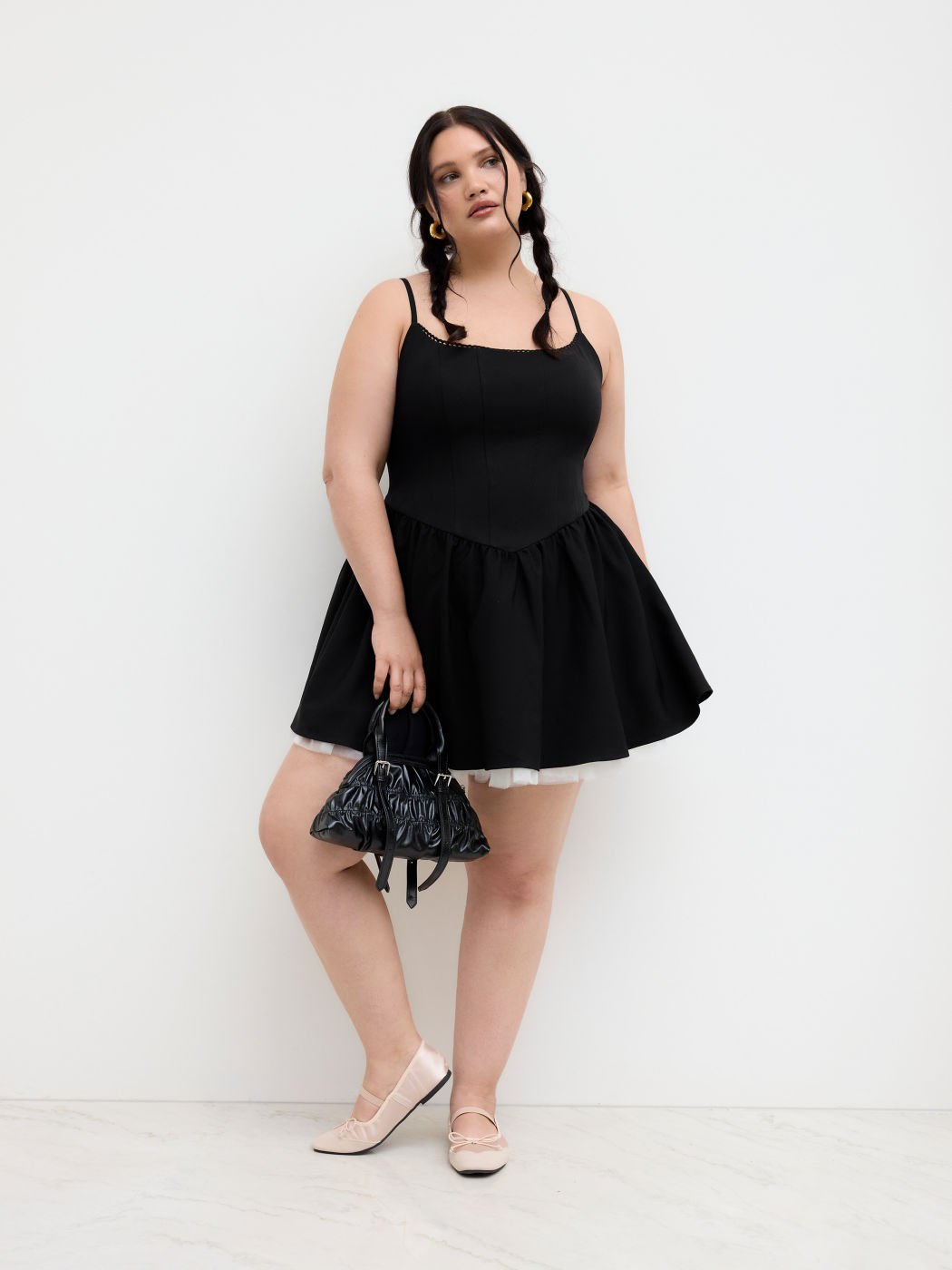 Quadratischer Hals mit Schleife und Rüschen, geschichtetes Mini-Kleid