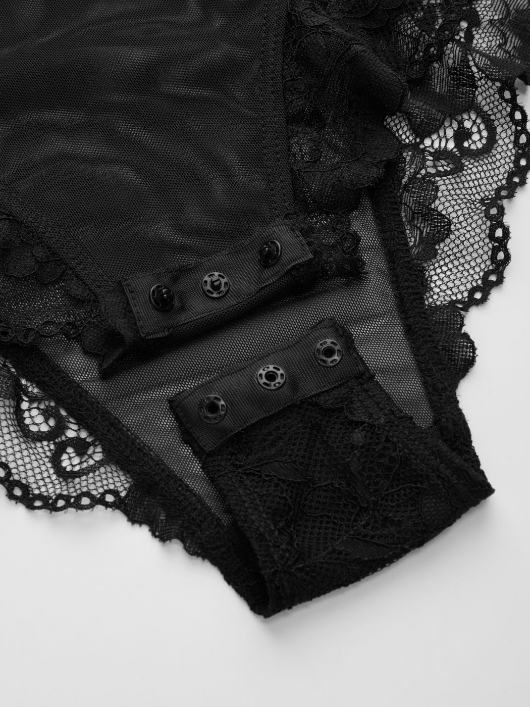 Body intero in pizzo trasparente con colletto alla coreana e inserti in mesh