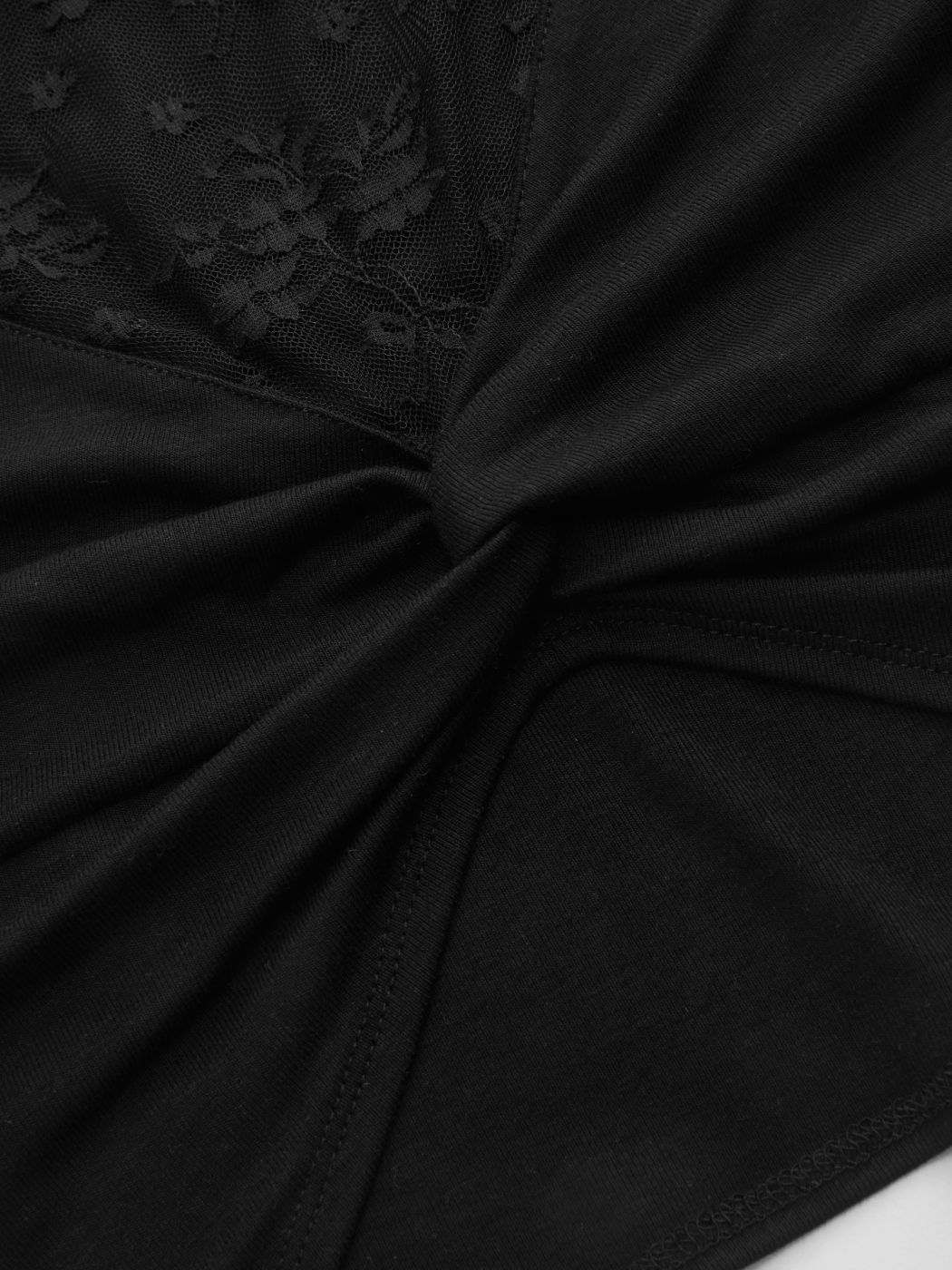 Spitzen-Sichtschleier-Rücken-Patchy-Twist-Crop-T-Shirt