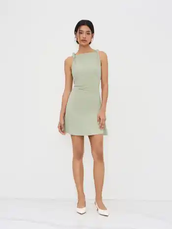 Mini-Kleid mit Bootshals und Knickungen