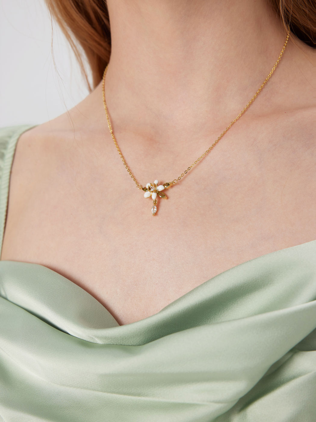 ZIRCON FLORAL PENDANT NECKLACE