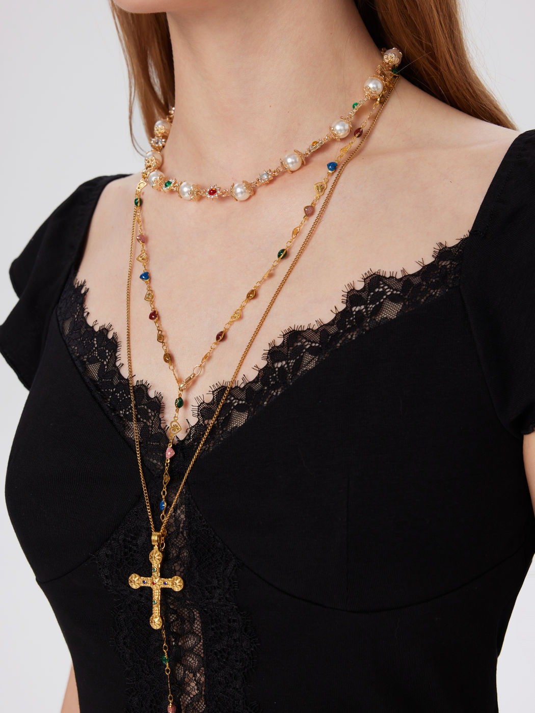 18K vergoldete Edelstahlhalskette mit Blumen- und Swarovski-Elementen