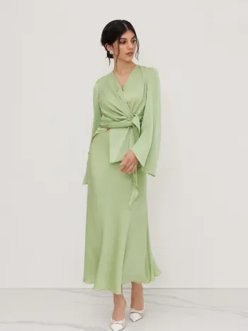 Satin-V-Ausschnitt Asymmetrischer Saum Bundgurt Oberteil & Mittelhohe Mermaid Maxi-Skirt Set