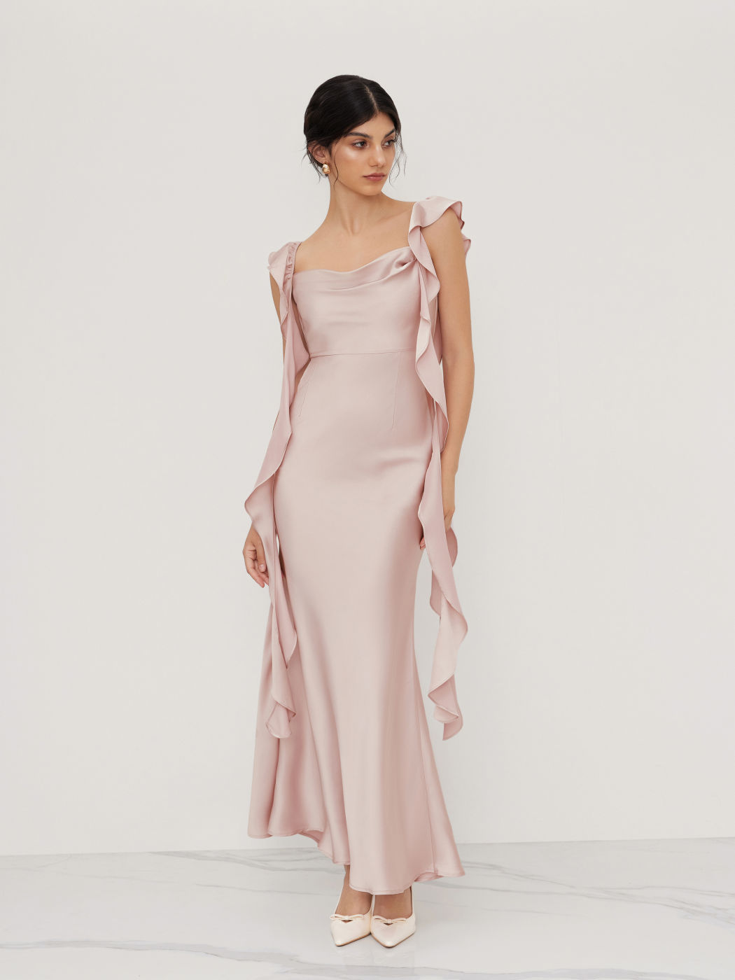 Satin Maxikleid mit Rundhalsausschnitt und Rüschensaum