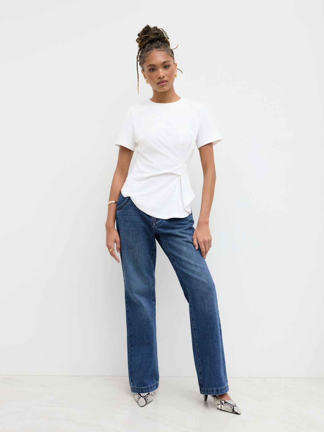 100% Baumwolle Rundhals-Rusche-T-Shirt mit asymmetrischem Saum