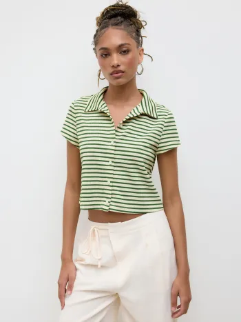 T-Shirt mit Polokragen und Streifenmuster, Knopfverschluss