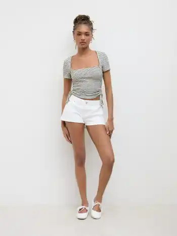 Quadratischer Halsstreifen, Reißverschluss, geriffeltes Crop-T-Shirt