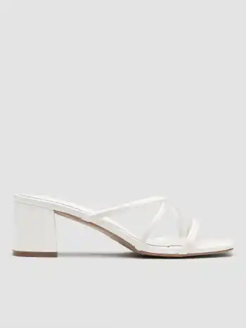 Sandalen mit breiten Riemen und dickem Absatz