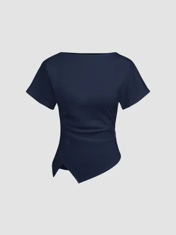 Baumwollmischung-T-Shirt mit Bootsausschnitt, Rüschen und asymmetrischem Saum