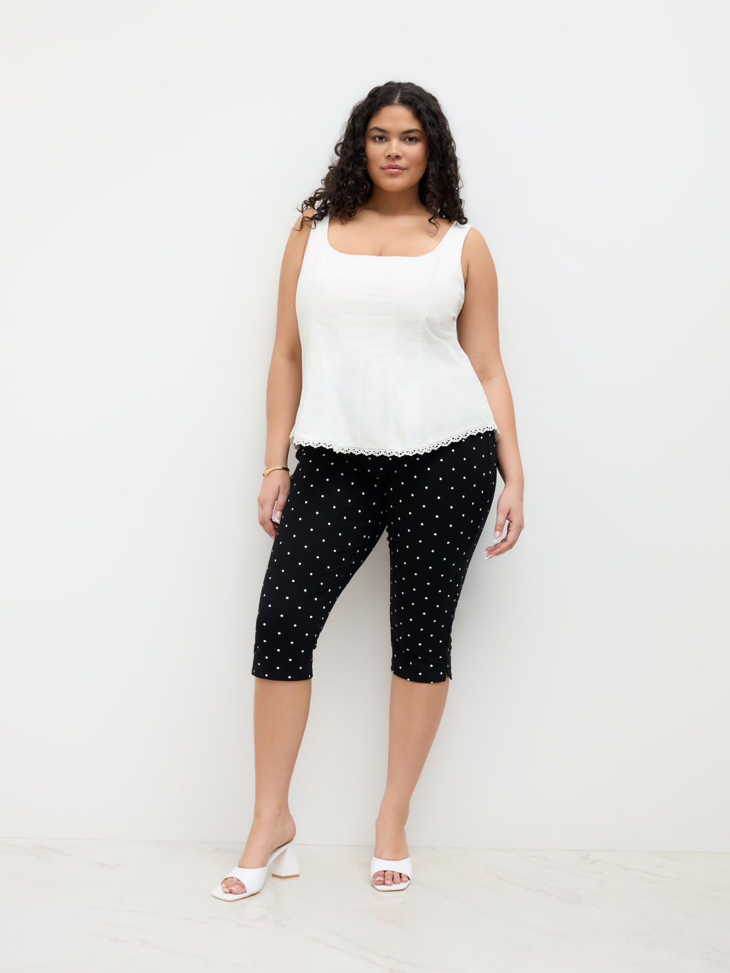 Canotta Curvy & Plus con Scollo a U in Cotone, Orlo con Ricamo Broderie Anglaise e Dettaglio Cut-Out
