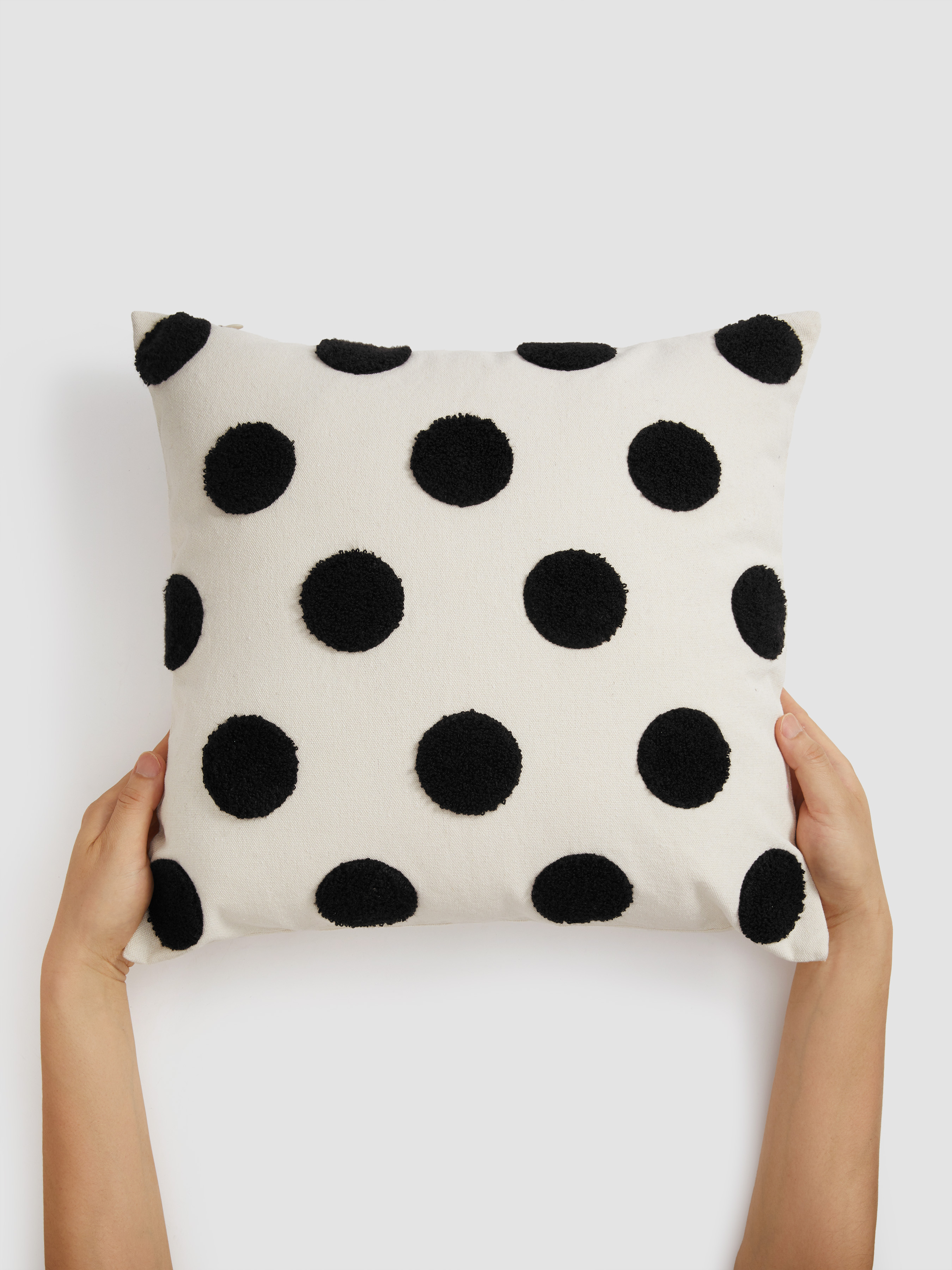 FLUFFY POLKA DOT PPILLOWCASE