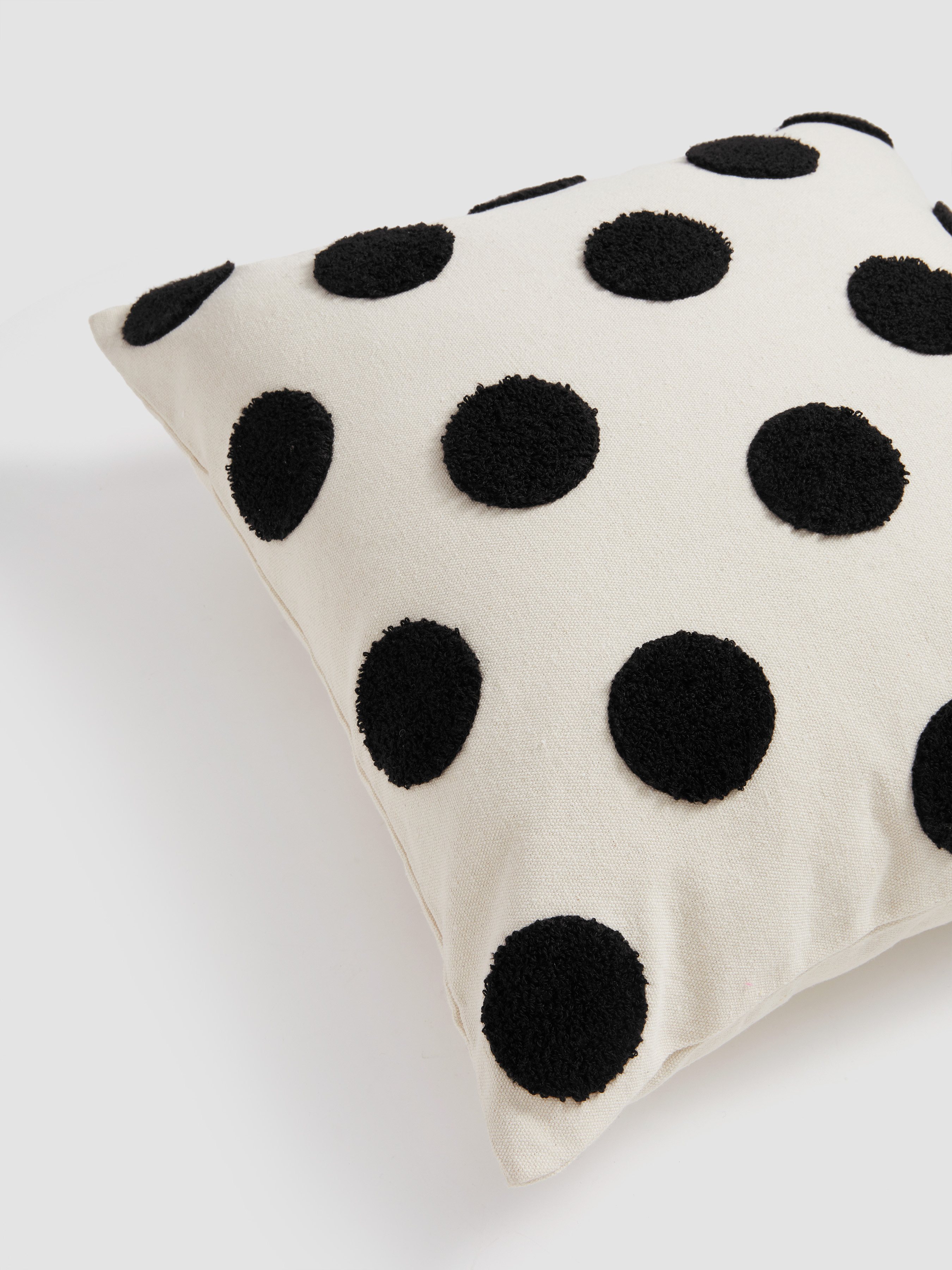 FLUFFY POLKA DOT PPILLOWCASE