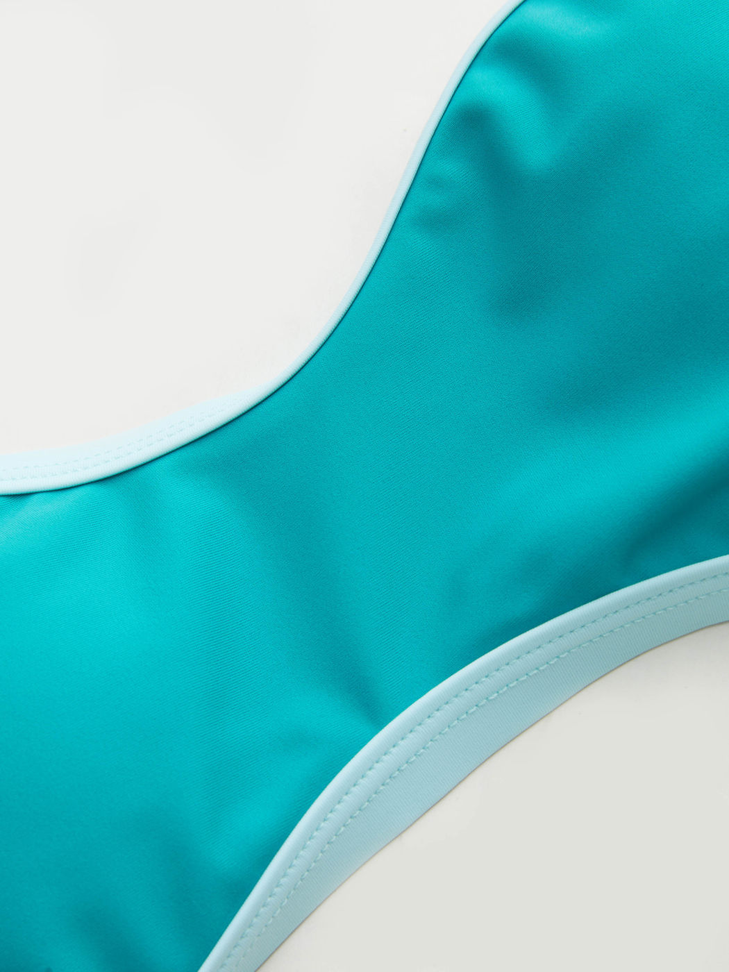 Contrasting Binding Bracelet Tie Side Bikini Set