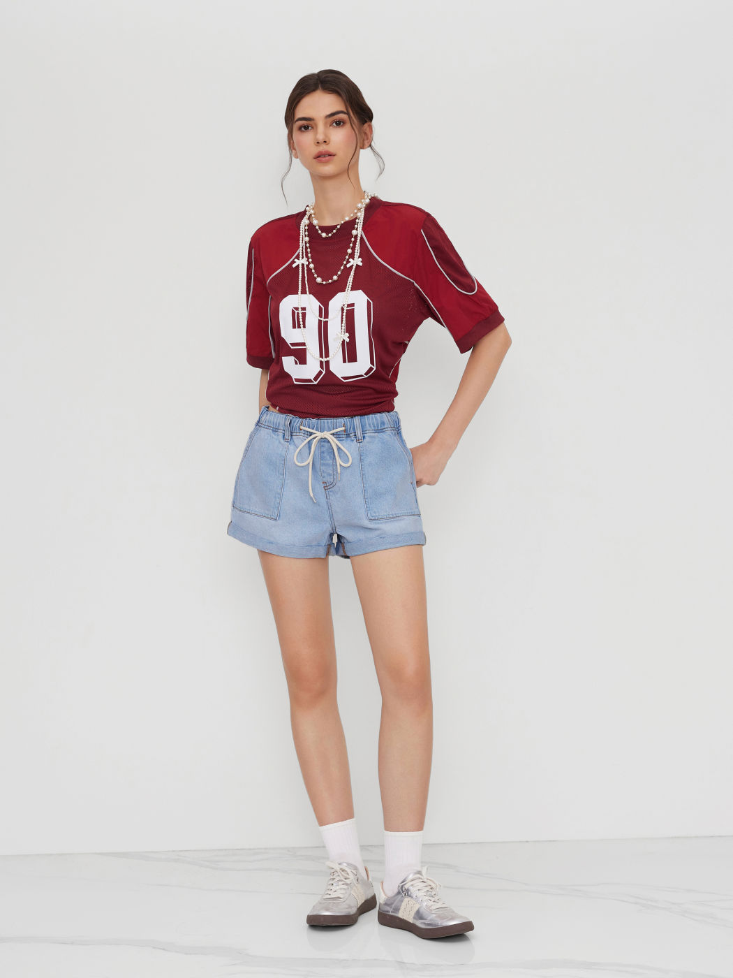 Micro shorts in denim con coulisse annodata e orlo arrotolato