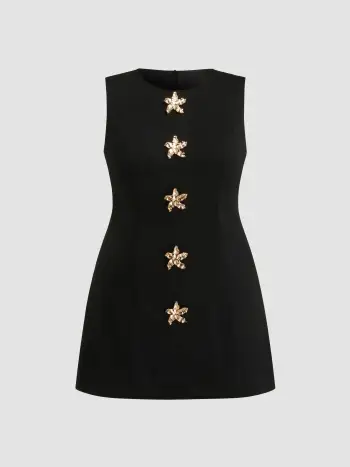 Mini abito curvo e plus size con scollo rotondo, dettaglio floreale in metallo