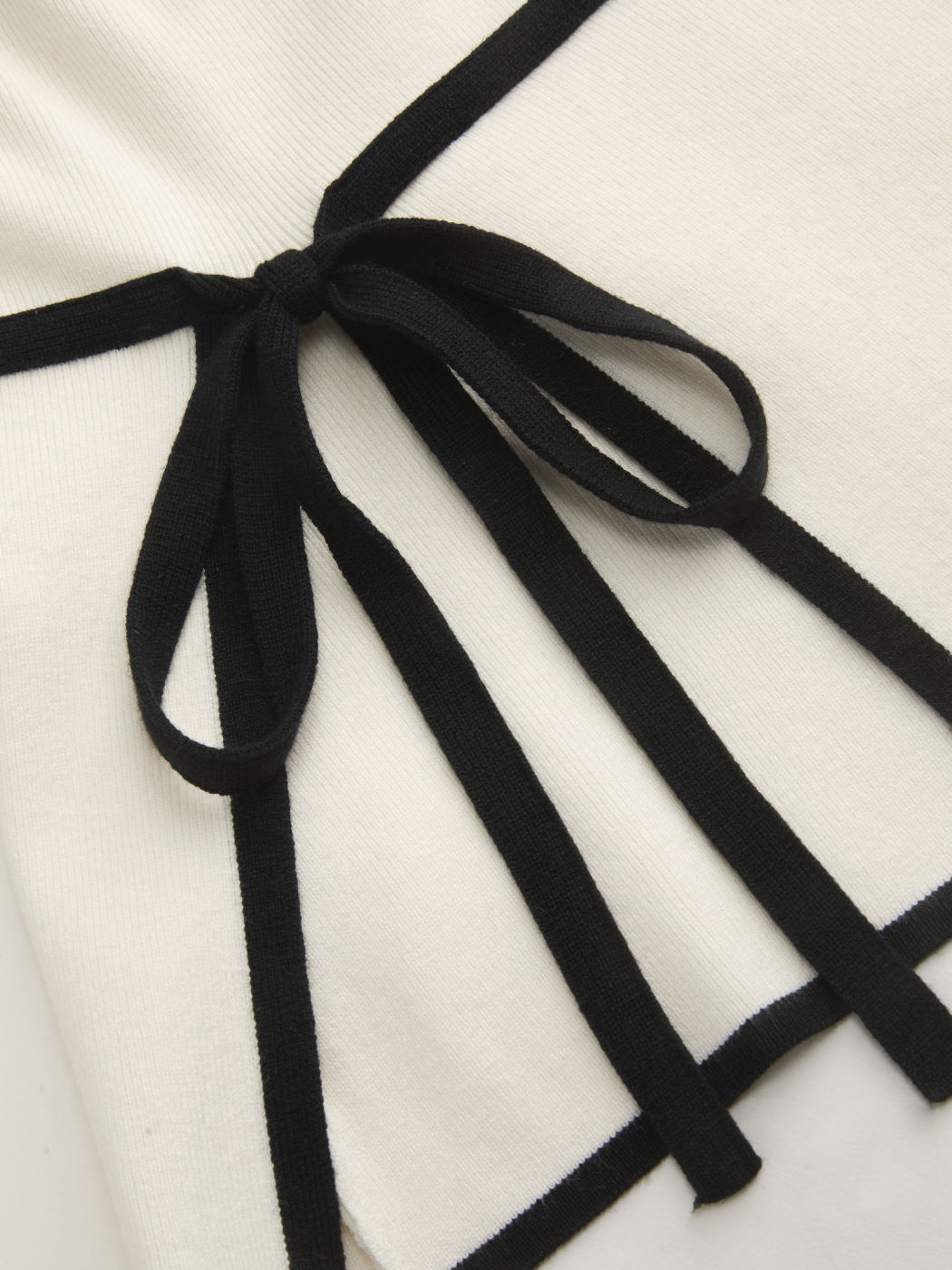 Knit Contrasting Binding Knotted Split Bandeau Top