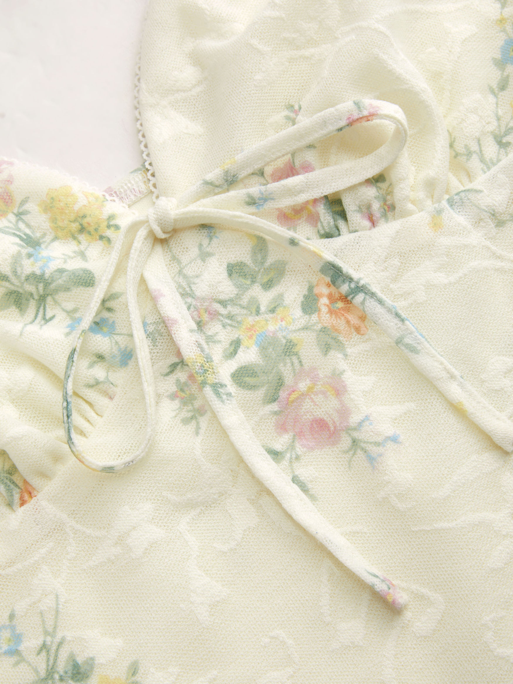 Lace Sweetheart Neckline Floral Knotted Tank Top