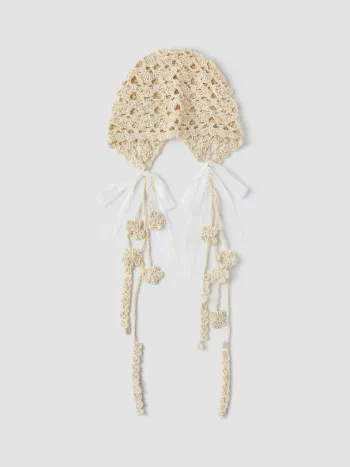 Strickmütze mit Schleife und Tasseln
