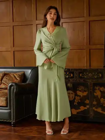 Satin-V-Ausschnitt Asymmetrischer Saum Bundgurt Oberteil & Mittelhohe Mermaid Maxi-Skirt Set
