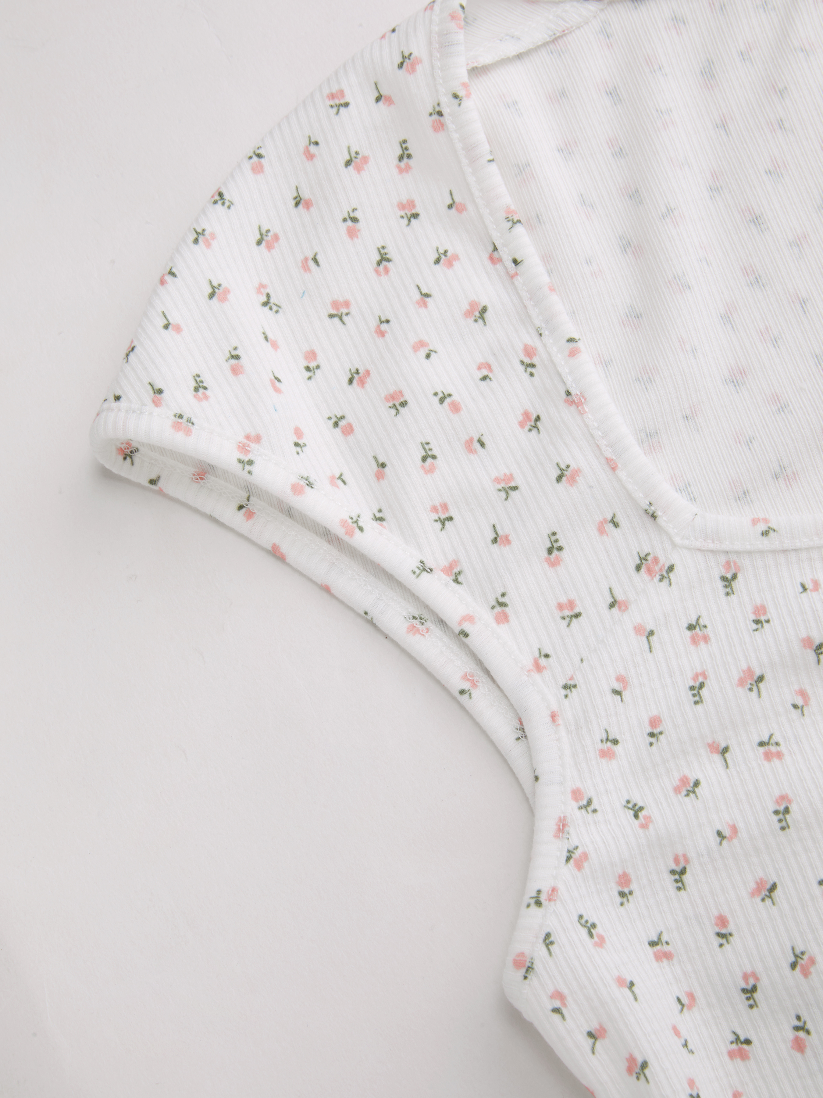 U-neckline Ditsy Floral Bowknot Tee