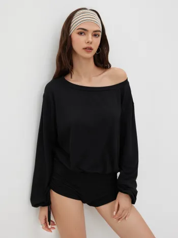 Romper mit asymmetischem Hals und Zugbänderchen