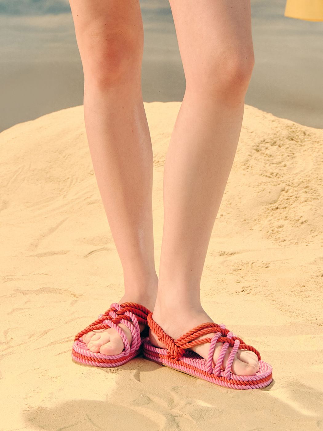TWO-TONE ROPE WOVEN FLAT SANDALS