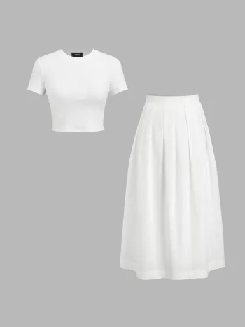 Set aus Baumwoll-Crop-T-Shirt und tief sitzender, plissierter Maxi-Skirt