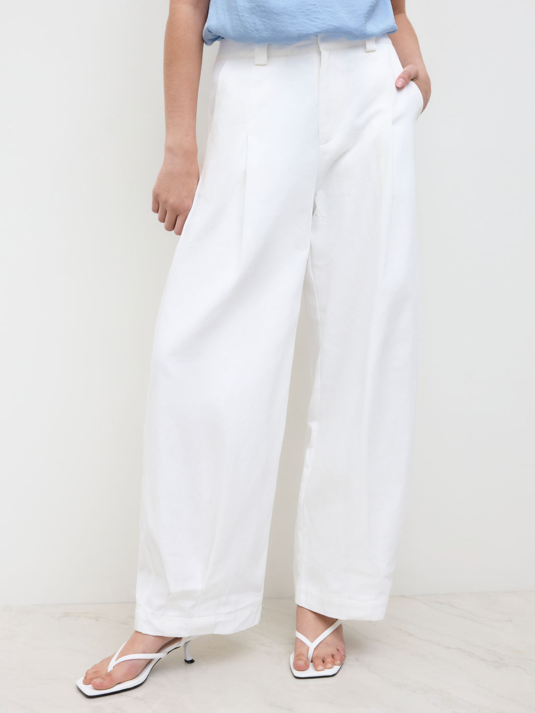 100% Cotton Mid Rise Pleated Barrel-leg Trousers