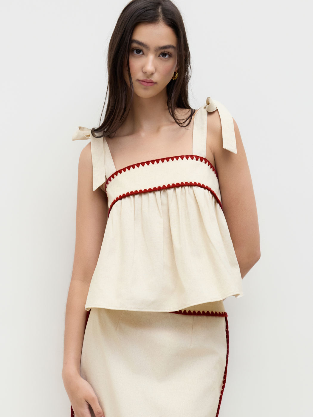 Oversize Cami-Top aus Leinenmischung mit Knopfleiste und Kontrastnähten