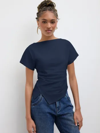 Baumwollmischung Bootshals geriffeltes T-Shirt mit asymmetrischem Saum