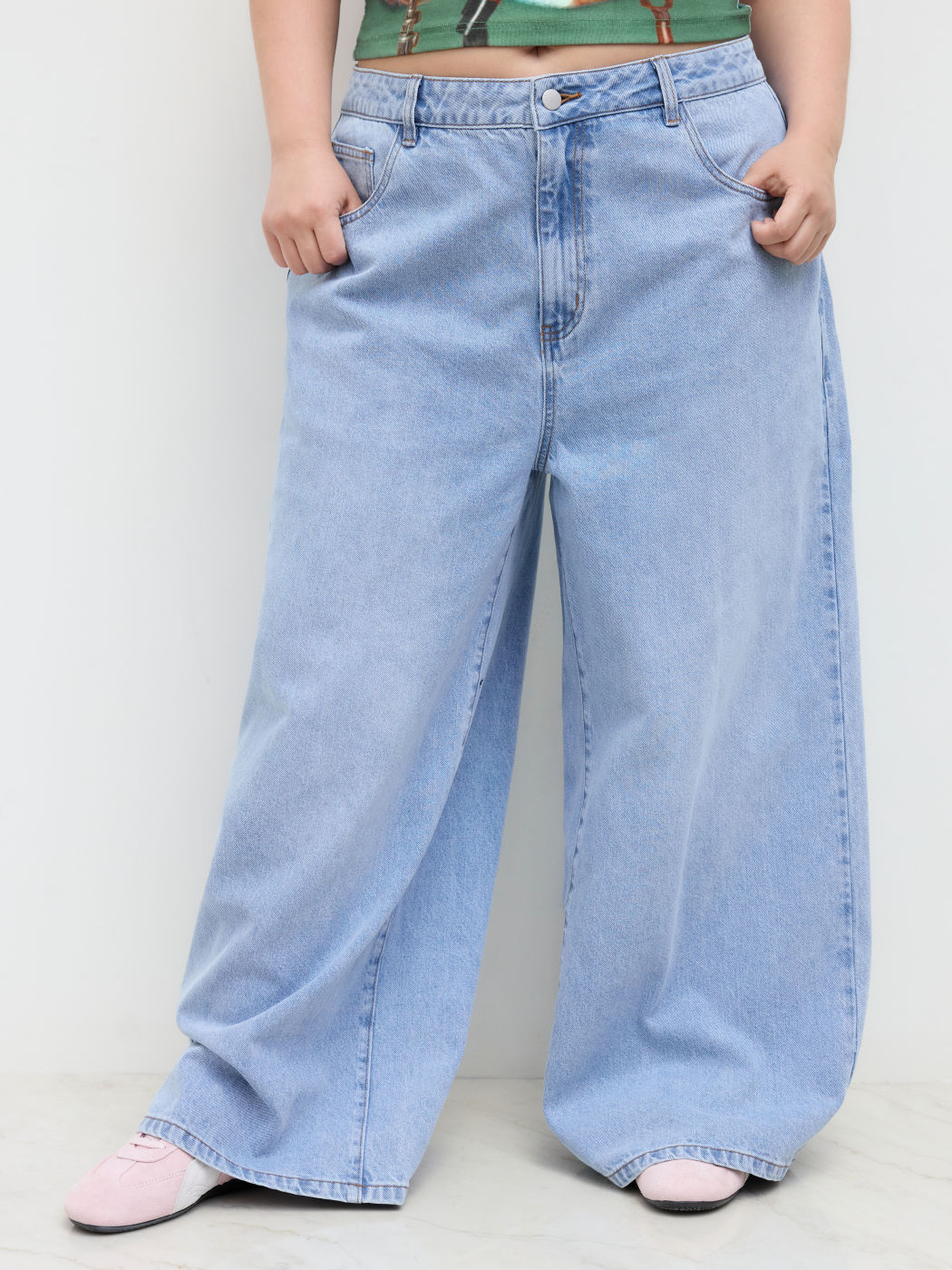 Cider Denim Mid Rise Pocket Straight Leg Jeans Curve & Plus