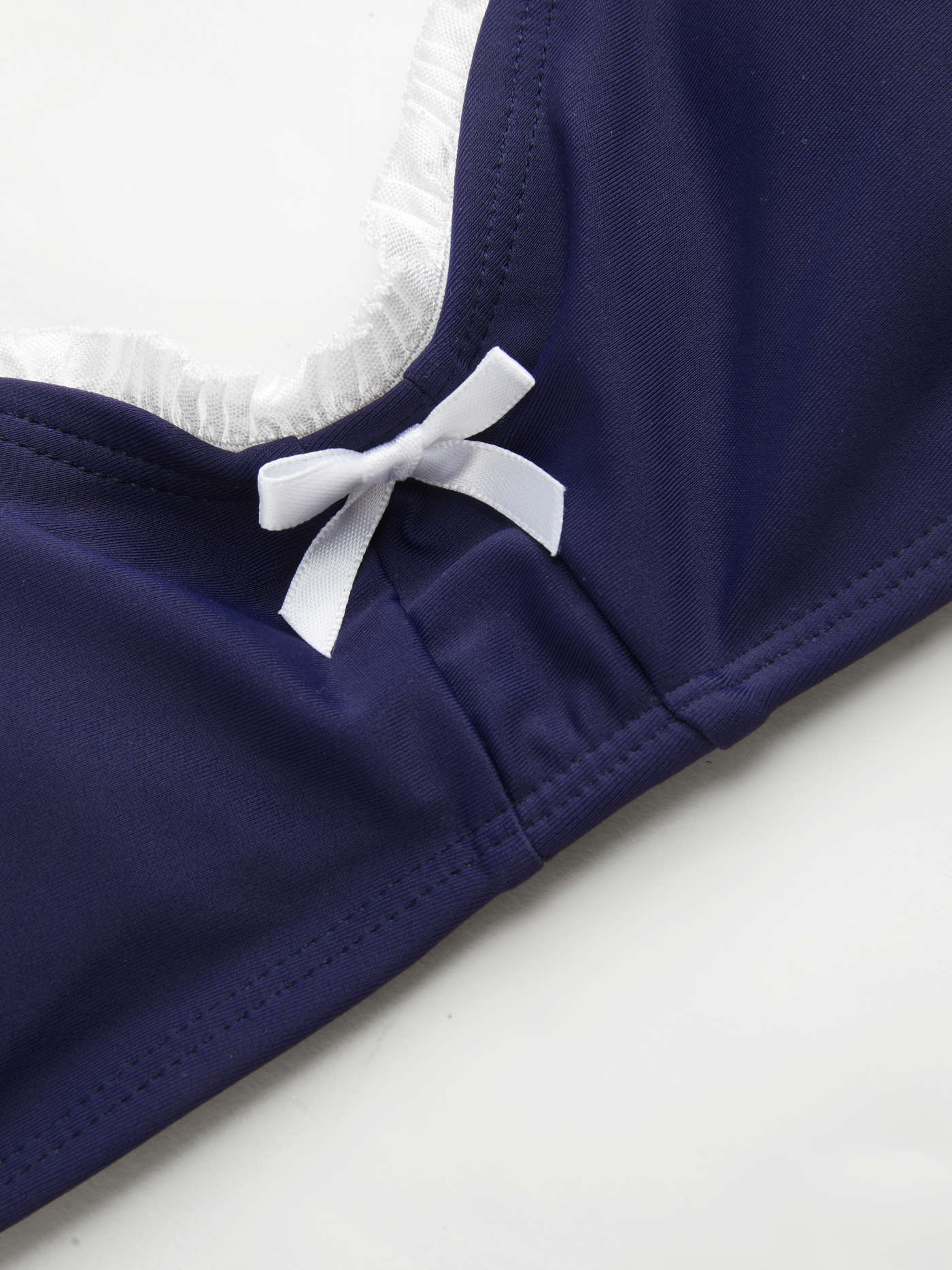 U-neckline Bowknot Contrasting Binding Lettuce Trim Bracelet Cheeky Bikini Set