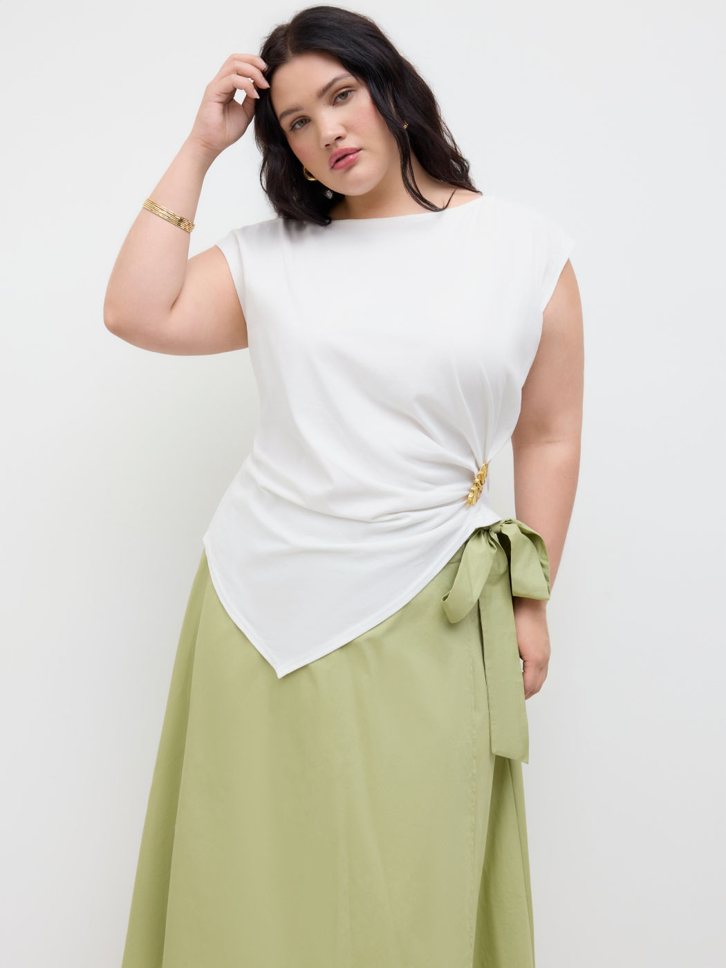 Cotton-blend Boat Neck Metal Detail Ruched Asymmetrical Hem Tee Curve & Plus