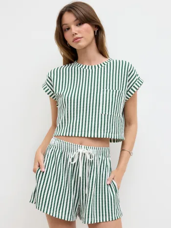 Set aus Rundhals-Streifen-Übergrößen-Crop-Top und Mittelbund-Zugbänder-Shorts