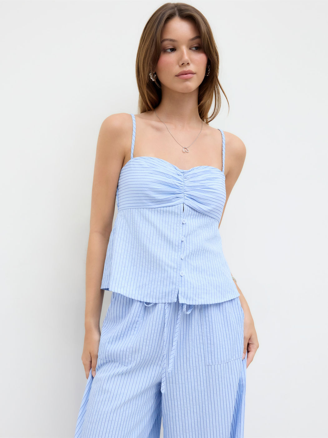 Set top Cami arricciato a righe e pantaloni a gamba dritta a vita media con elastico in vita