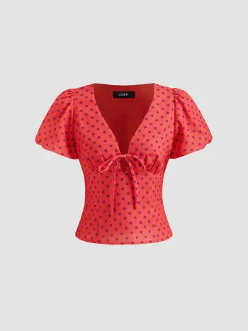 Bluse mit Herzausschnitt, Polkadots, Knopf und Ballonärmeln