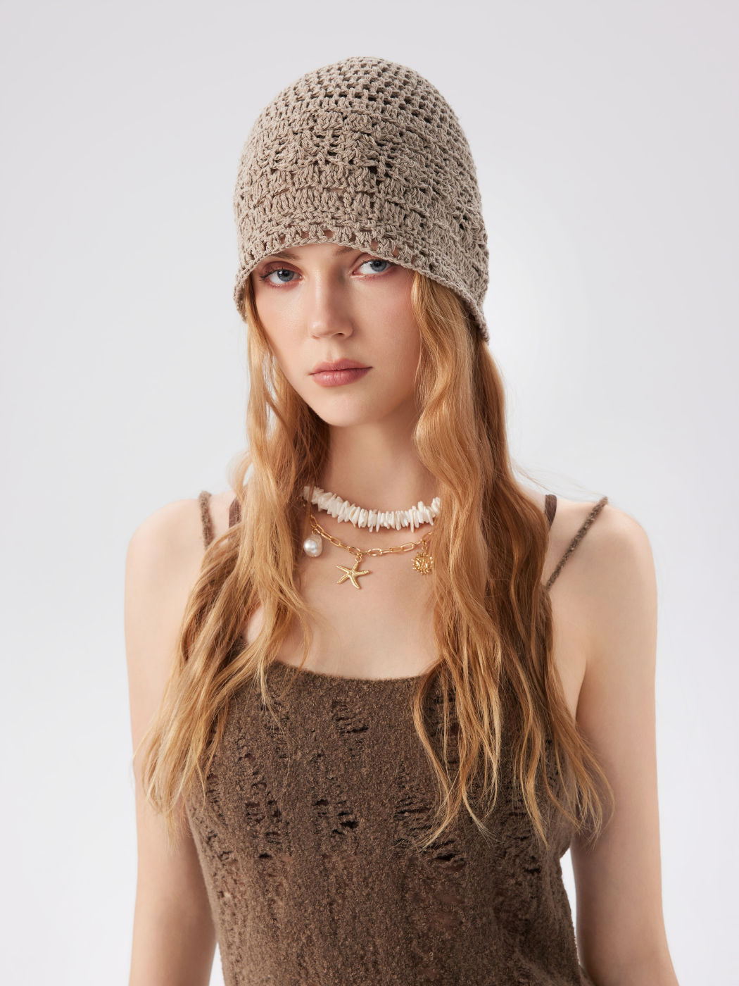 KNITTED BEANIE HAT