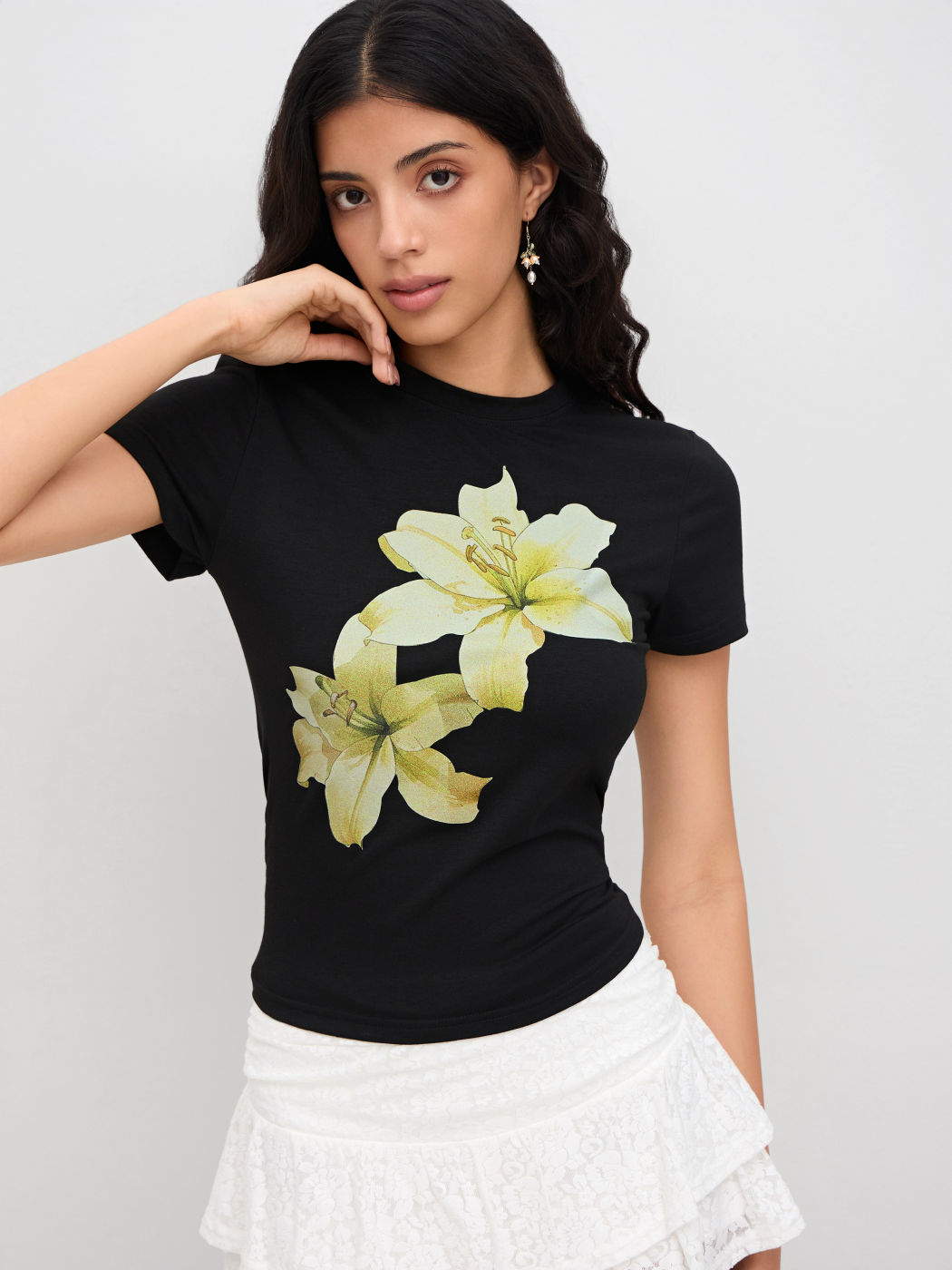 Round Neckline Floral Graphic Short Sleeve Tee