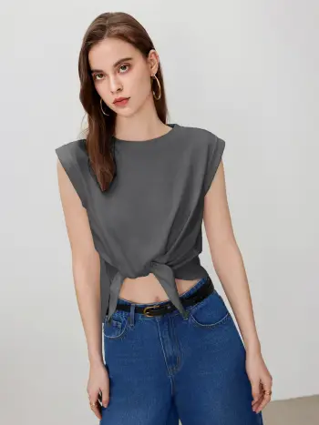 Crop top solido con scollo rotondo e maniche corte a torsione