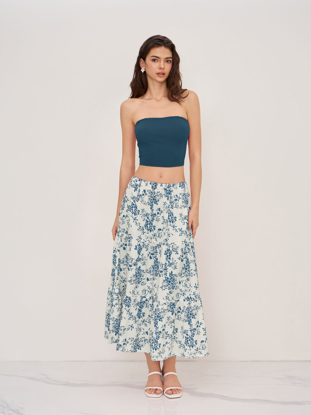 Einfarbiges Crop Tube-Top & Mittelhohes florales Maxi-Rüffelskirt-Set