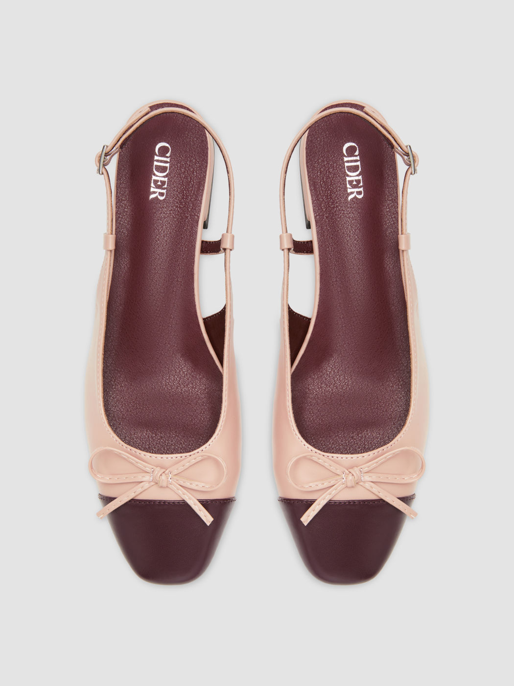 Zweifarbene Mary-Jane-Pumps mit Schleife und Haltestreifen